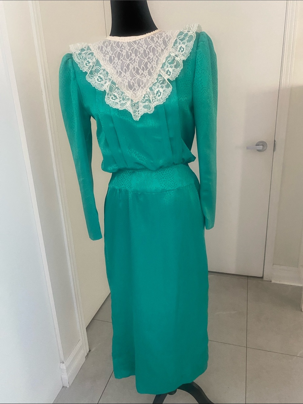 Handcrafted VTG Silky Green Lady Di Dress w lace Collar & Bow in back Size Smal